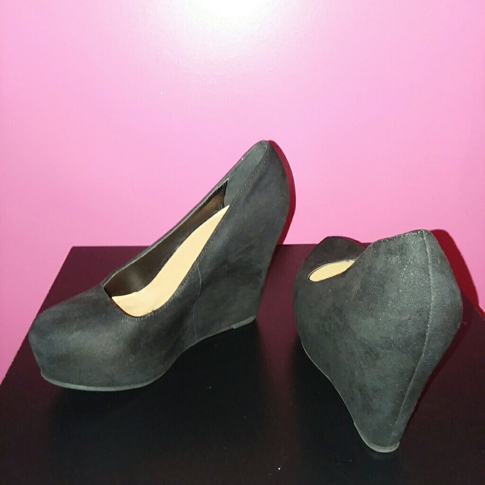 Shi, by JOURNEYS Close Toe Wedge